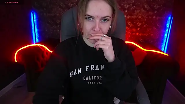 MaribelRiverr  online show from 03/23/25, 06:16