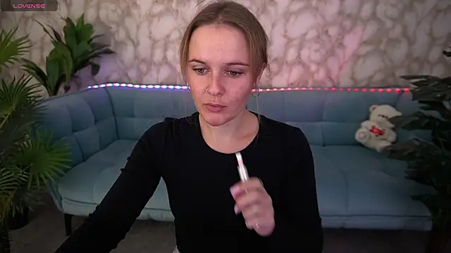 MaribelRiverr  online show from 10/14/25, 05:52