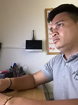 Snapshot of ahntony__69 chatting on 04/05/26, 10:07 ahntony 69 online show from 04/05/26, 10:07