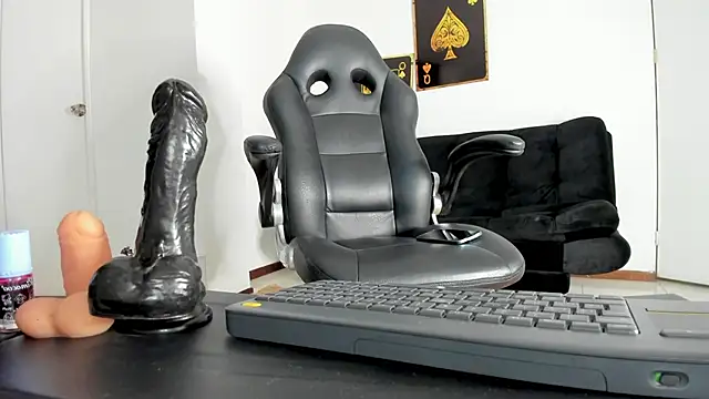 Snapshot of Martinafeet-qos chatting on 02/13/25, 10:22 Martinafeet-qos online show from 02/13/25, 10:22