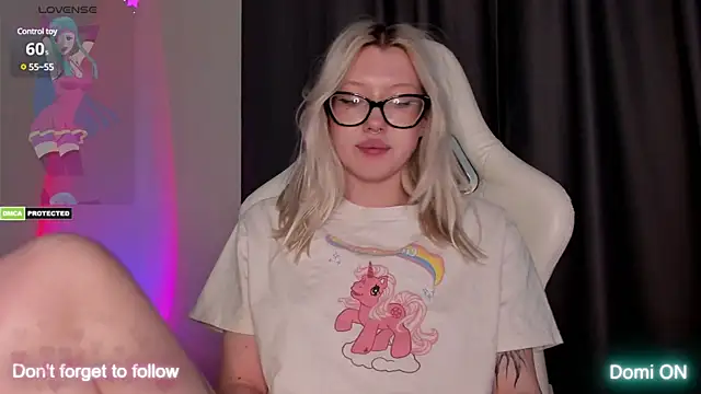 Snapshot of takeyourmolly chatting on 12/18/24, 05:10 takeyourmolly online show from 12/18/24, 05:10