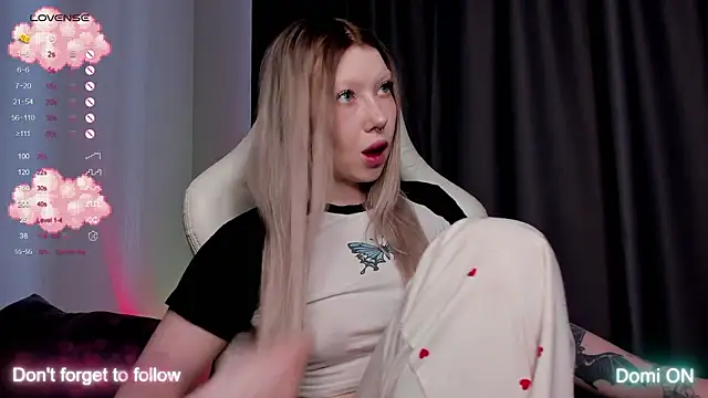 Snapshot of takeyourmolly chatting on 03/13/26, 07:26 takeyourmolly online show from 03/13/26, 07:26