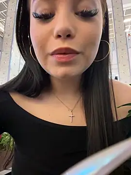 Snapshot of Chloe__Moon chatting on 01/05/25, 01:47 Chloe  Moon online show from 01/05/25, 01:47