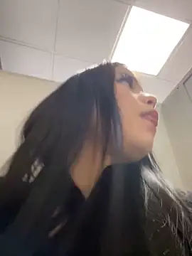 Snapshot of Chloe__Moon chatting on 01/21/25, 01:32 Chloe  Moon online show from 01/21/25, 01:32