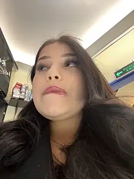 Snapshot of Chloe__Moon chatting on 03/20/25, 11:05 Chloe  Moon online show from 03/20/25, 11:05