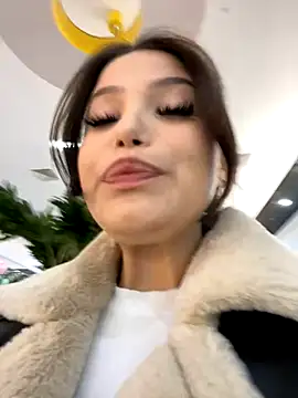Snapshot of Chloe__Moon chatting on 10/22/25, 03:12 Chloe  Moon online show from 10/22/25, 03:12