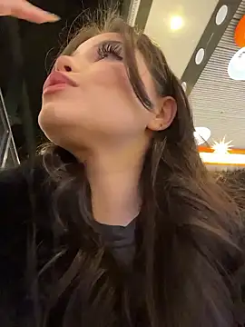 Snapshot of Chloe__Moon chatting on 01/18/26, 02:10 Chloe Moon online show from 01/18/26, 02:10