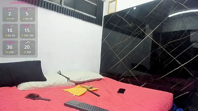 Analiasmith89 online show from 10/19/25, 03:29