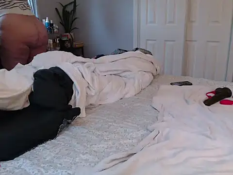 LauLauPAWG online show from 11/26/25, 06:42