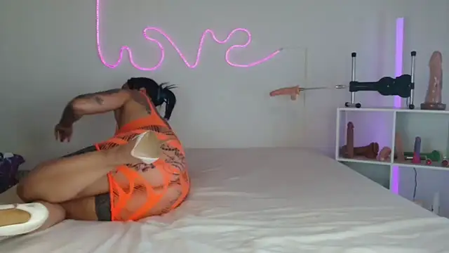 Snapshot of JuliaVegaOff chatting on 03/12/26, 12:11 JuliaVegaOff online show from 03/12/26, 12:11