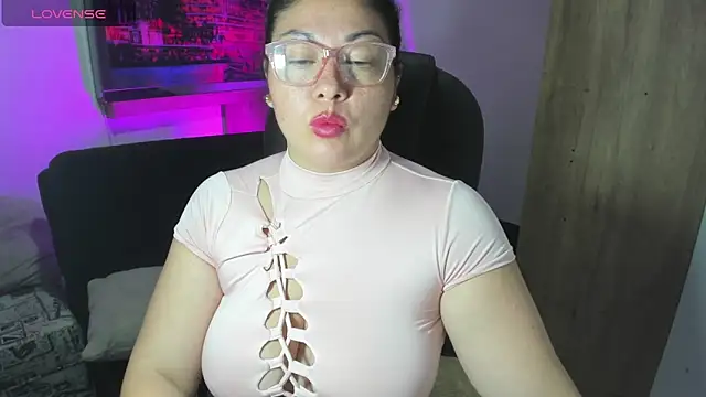 Snapshot of jessicarabbit_1 chatting on 05/15/26, 11:34 jessicarabbit 1 online show from 05/15/26, 11:34