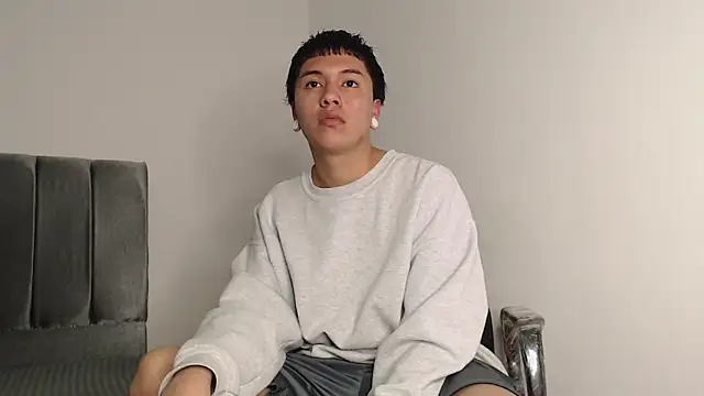 alex-lover online show from 10/04/25, 01:58