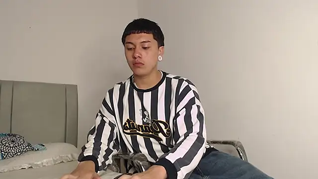 Snapshot of alex-lover chatting on 02/04/26, 02:17 alex-lover online show from 02/04/26, 02:17