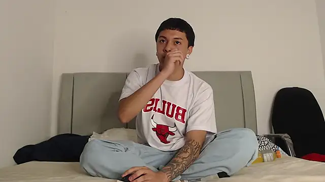 Snapshot of alex-lover chatting on 02/12/26, 02:28 alex-lover online show from 02/12/26, 02:28