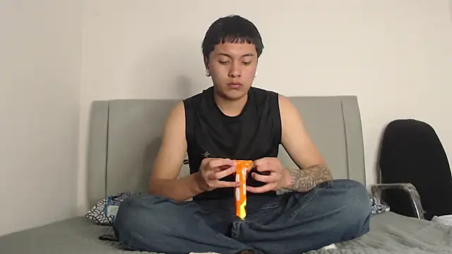 Snapshot of alex-lover chatting on 02/14/26, 03:25 alex-lover online show from 02/14/26, 03:25