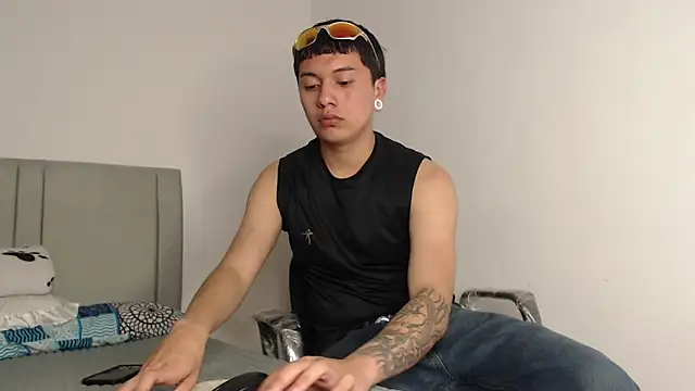 Snapshot of alex-lover chatting on 02/15/26, 04:31 alex-lover online show from 02/15/26, 04:31