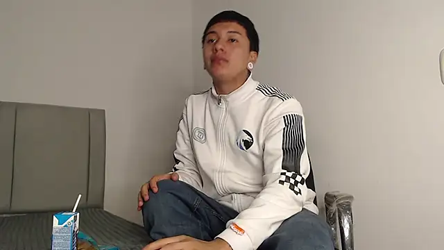 Snapshot of alex-lover chatting on 03/10/26, 04:17 alex-lover online show from 03/10/26, 04:17