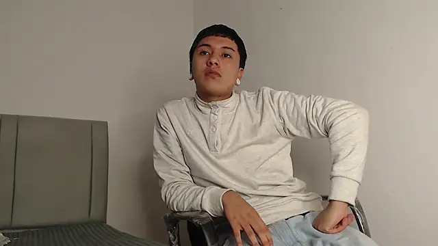 Snapshot of alex-lover chatting on 04/07/26, 03:29 alex-lover online show from 04/07/26, 03:29