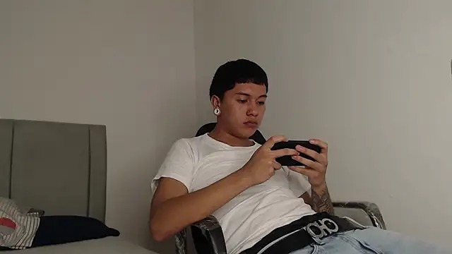 Snapshot of alex-lover chatting on 04/09/26, 06:19 alex-lover online show from 04/09/26, 06:19