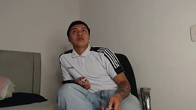 Snapshot of alex-lover chatting on 04/11/26, 04:06 alex-lover online show from 04/11/26, 04:06