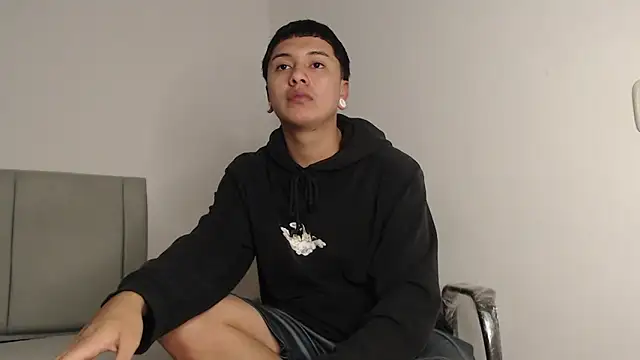 Snapshot of alex-lover chatting on 04/15/26, 03:46 alex-lover online show from 04/15/26, 03:46