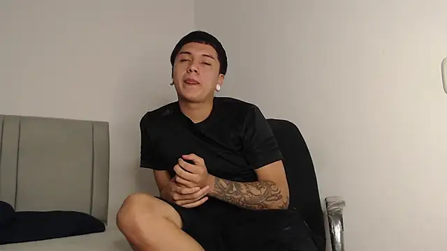 Snapshot of alex-lover chatting on 04/21/26, 02:51 alex-lover online show from 04/21/26, 02:51