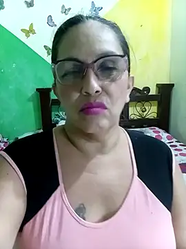 Snapshot of mom_son_dirty chatting on 04/14/26, 01:00 mom son dirty online show from 04/14/26, 01:00