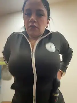 Snapshot of Milff_parkerrr chatting on 01/15/25, 06:29 Milff parkerrr online show from 01/15/25, 06:29