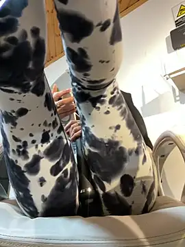 Snapshot of Milff_parkerrr chatting on 03/07/25, 05:49 Milff parkerrr online show from 03/07/25, 05:49