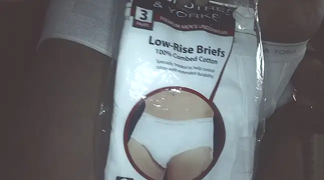 Snapshot of briefsguy4life@xh chatting on 02/13/25, 04:00 briefsguy4lifexh online show from 02/13/25, 04:00