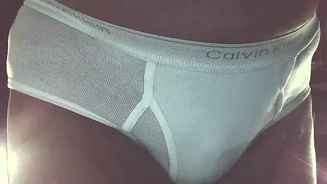 Snapshot of briefsguy4life@xh chatting on 11/15/25, 03:48 briefsguy4lifexh online show from 11/15/25, 03:48