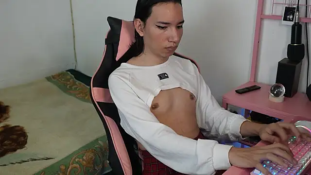 Snapshot of Flaream_angel chatting on 01/01/25, 03:46 Flaream angel online show from 01/01/25, 03:46