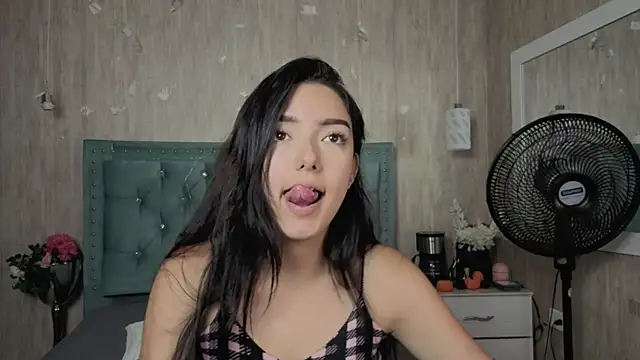 Snapshot of Marcelaa_fox chatting on 03/25/26, 07:53 Marcelaa fox online show from 03/25/26, 07:53