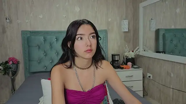 Snapshot of Marcelaa_fox chatting on 04/13/26, 08:03 Marcelaa fox online show from 04/13/26, 08:03