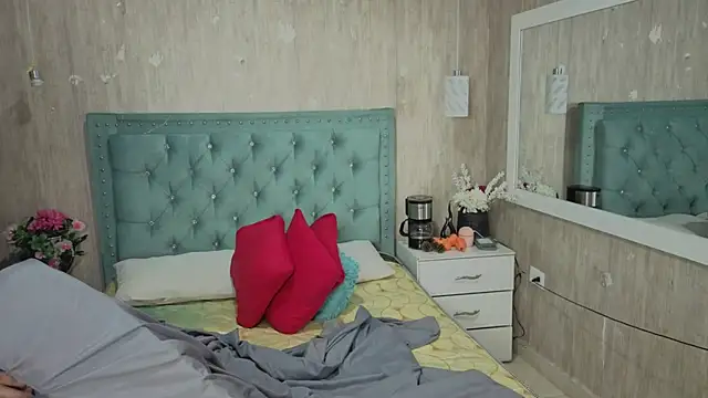 Snapshot of Marcelaa_fox chatting on 04/16/26, 08:20 Marcelaa fox online show from 04/16/26, 08:20