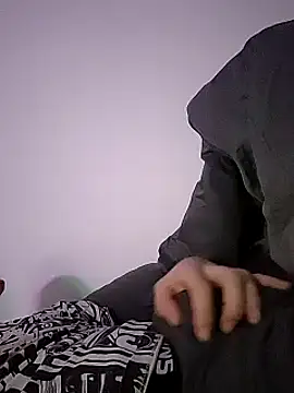 Snapshot of poldek38 chatting on 01/04/25, 03:18 poldek38 online show from 01/04/25, 03:18