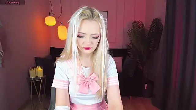 Snapshot of EmilyAir chatting on 01/04/25, 12:27 EmilyAir online show from 01/04/25, 12:27