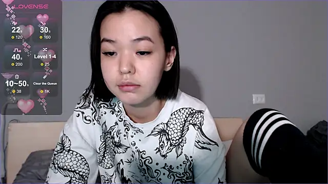 Snapshot of osaka_nia chatting on 01/27/25, 05:04 osaka nia online show from 01/27/25, 05:04