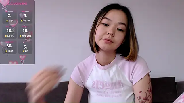 Snapshot of osaka_nia chatting on 09/10/25, 11:32 osaka nia online show from 09/10/25, 11:32