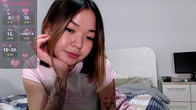 Snapshot of osaka_nia chatting on 10/04/25, 04:05 osaka nia online show from 10/04/25, 04:05