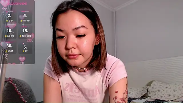 Snapshot of osaka_nia chatting on 10/29/25, 11:12 osaka nia online show from 10/29/25, 11:12