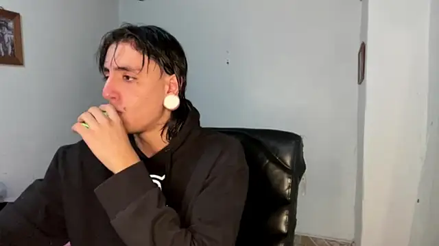 Snapshot of Matthew_Dixonn chatting on 02/17/25, 11:09 Matthew Dixonn online show from 02/17/25, 11:09