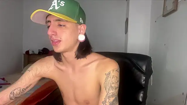 Snapshot of Matthew_Dixonn chatting on 02/22/25, 01:55 Matthew Dixonn online show from 02/22/25, 01:55