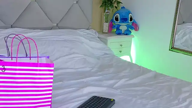 IsaValencia online show from 09/27/25, 12:04