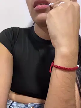 IsaValencia online show from 10/13/25, 10:54