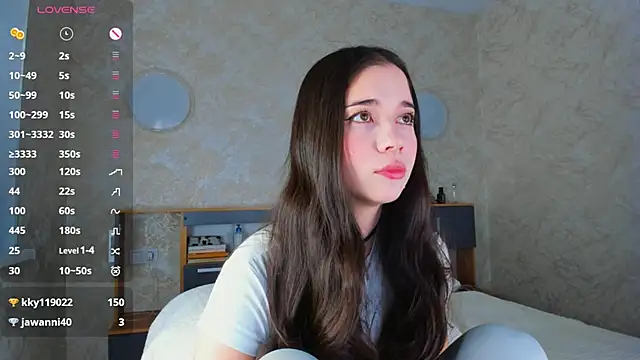 Snapshot of Butterflys1268 chatting on 04/18/26, 04:27 Butterflys1268 online show from 04/18/26, 04:27