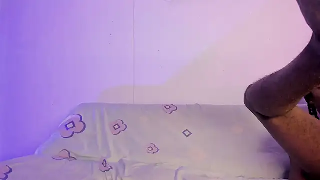 LoveBirds  1 online show from 06/04/26, 12:27