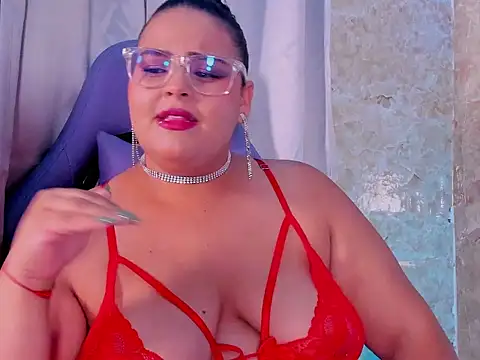 juli 2tyes online show from 11/18/25, 03:56