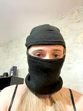 Snapshot of Cutekris chatting on 11/10/25, 06:18 Cutekris online show from 11/10/25, 06:18