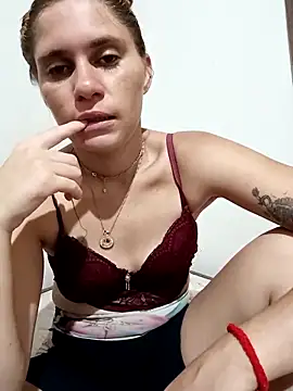 Snapshot of Scarlett-Leh chatting on 12/22/24, 06:04 Scarlett-Leh online show from 12/22/24, 06:04